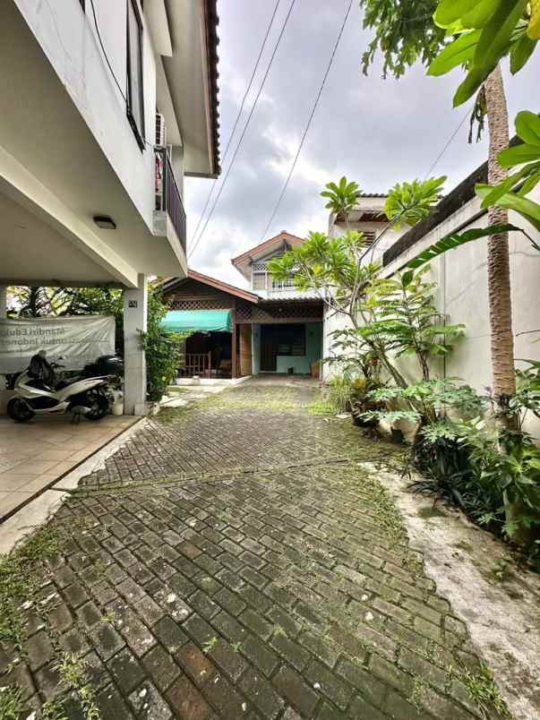 dijual rumah petukangan