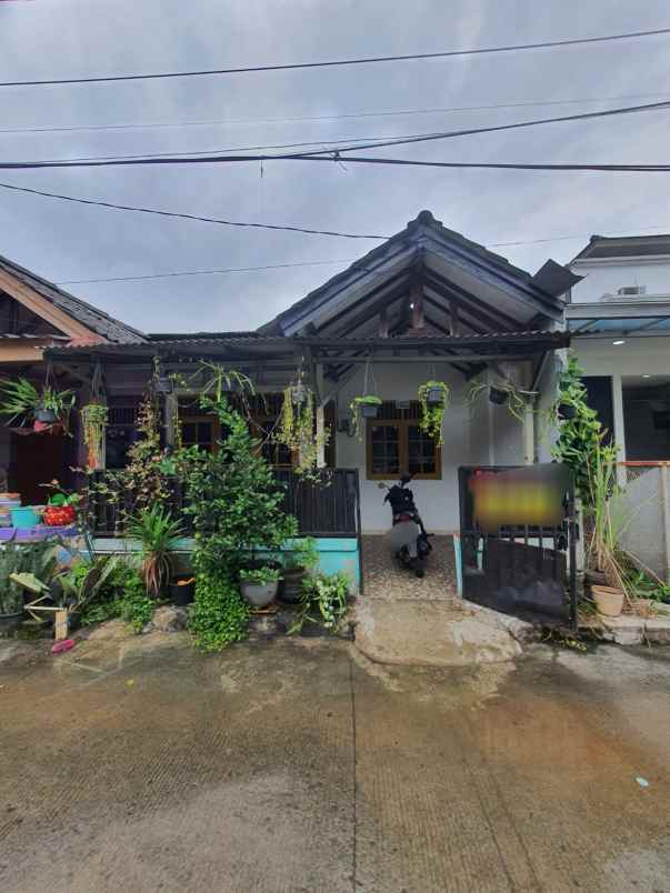 dijual rumah pondok aren