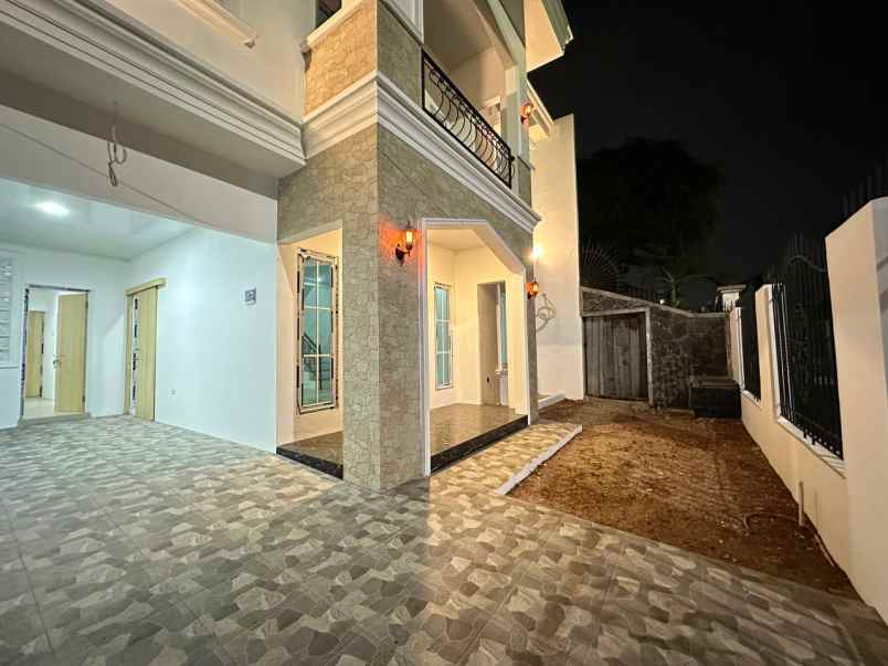 dijual rumah pondok bambu