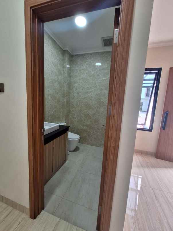 dijual rumah puri botanical