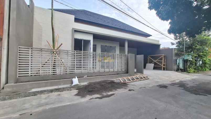 dijual rumah purwomartani