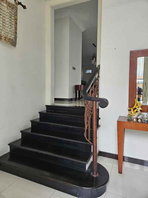 dijual rumah raffles garden