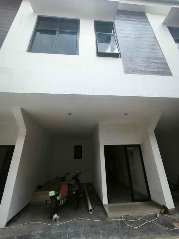 dijual rumah rawasari