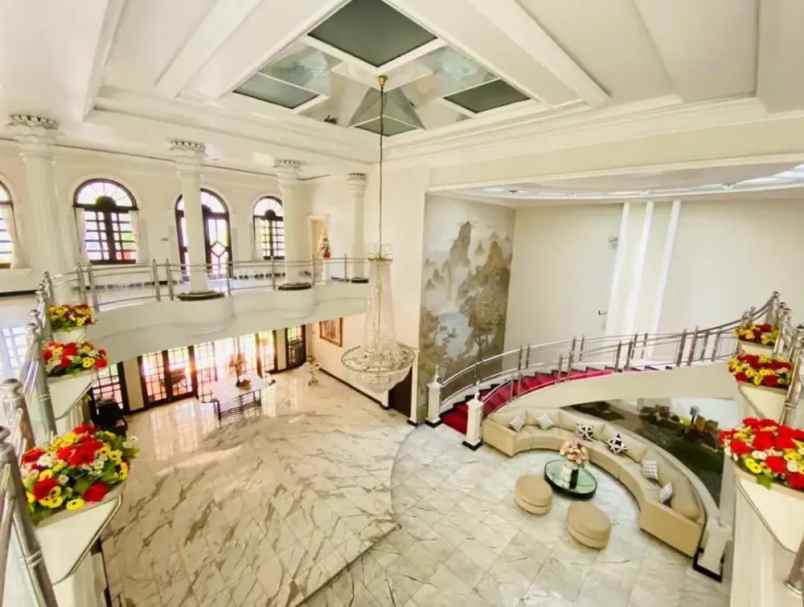 dijual rumah raya dharmahusada