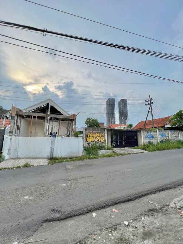 dijual rumah raya lidah kulon