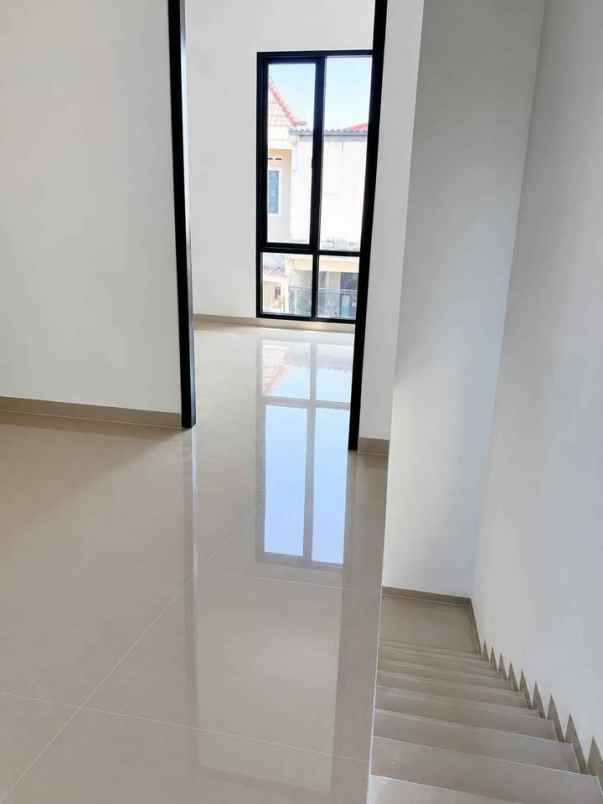 dijual rumah raya medokan sawah