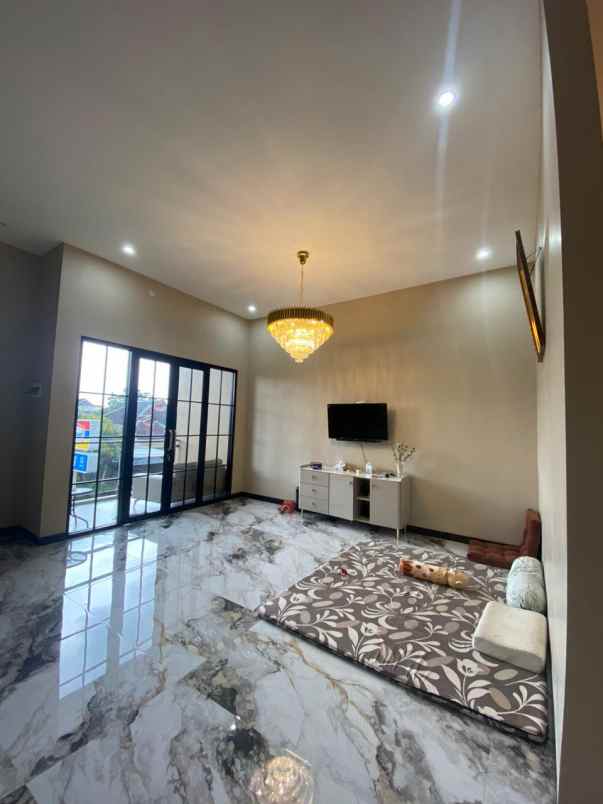 dijual rumah raya wendit belakang araya