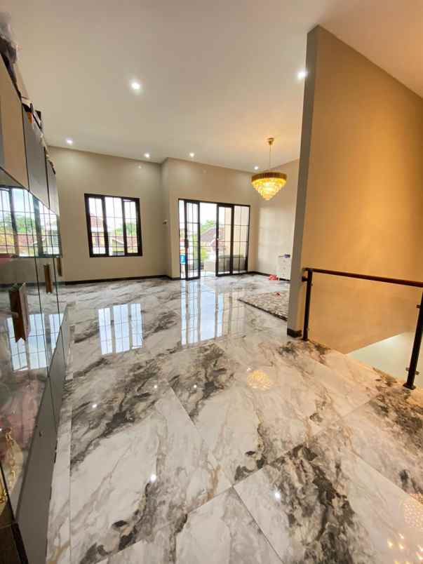 dijual rumah raya wendit belakang araya