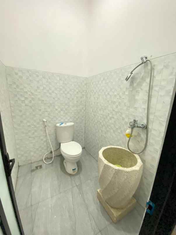 dijual rumah raya wendit belakang araya