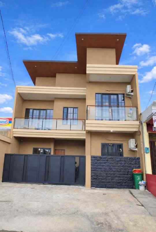 dijual rumah raya wendit belakang araya