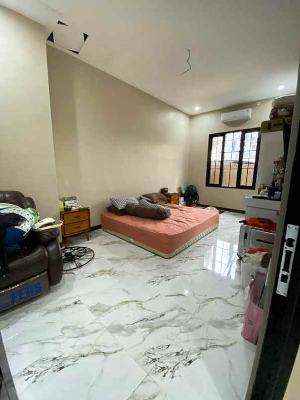 dijual rumah raya wendit belakang araya