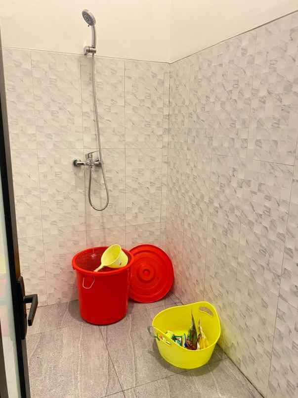 dijual rumah raya wendit belakang araya