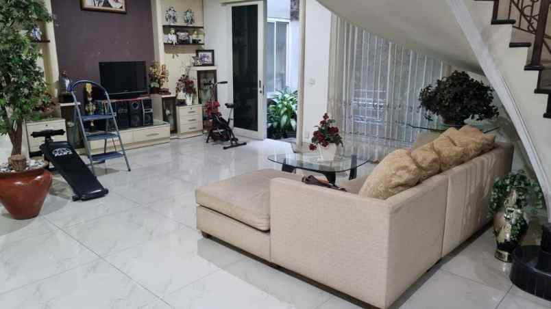 dijual rumah regency 21