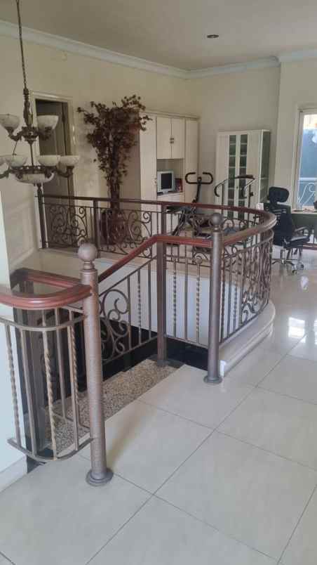 dijual rumah regency 21