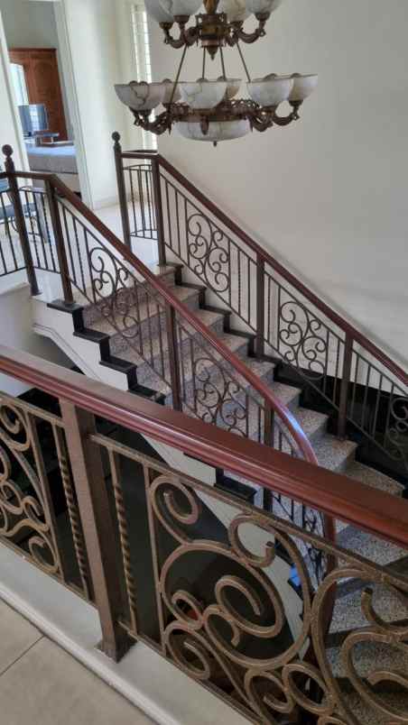 dijual rumah regency 21