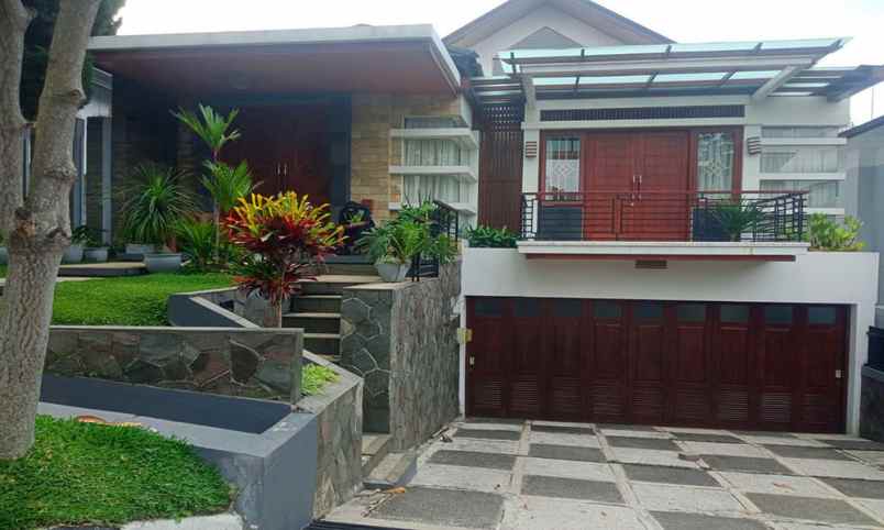 dijual rumah resort dago pakar