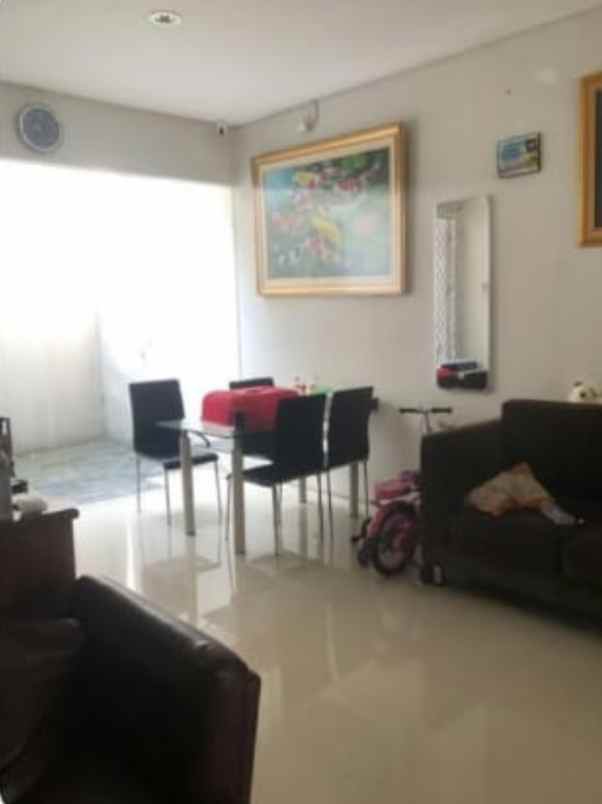 dijual rumah royal residence