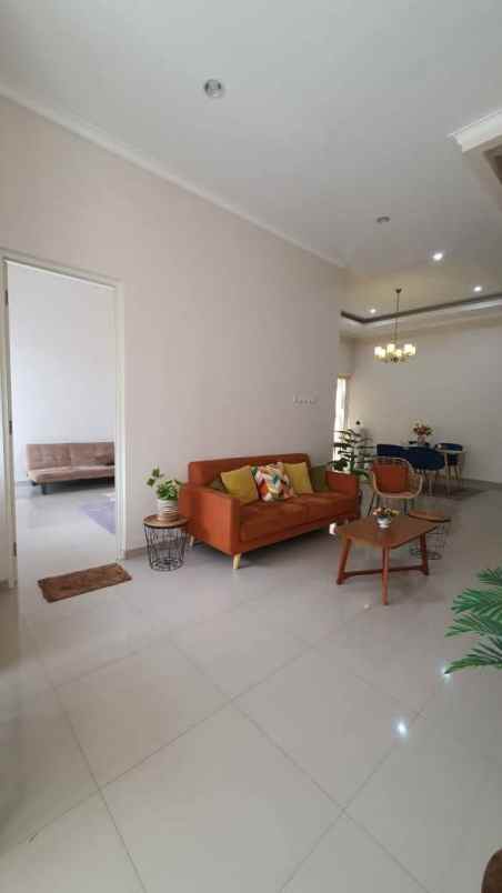 dijual rumah rungkut asri