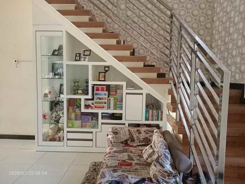 dijual rumah sambisari surabaya