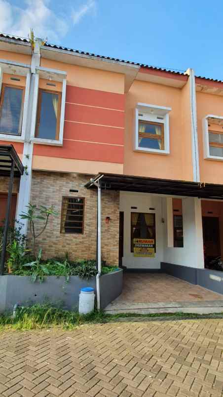 dijual rumah sariwangi