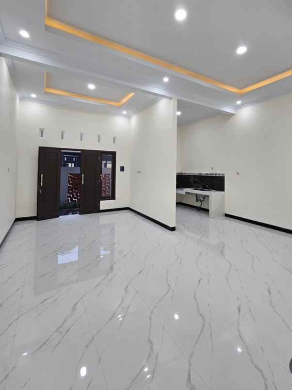 dijual rumah sd model