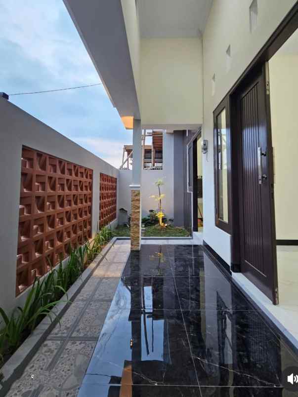 dijual rumah sd model