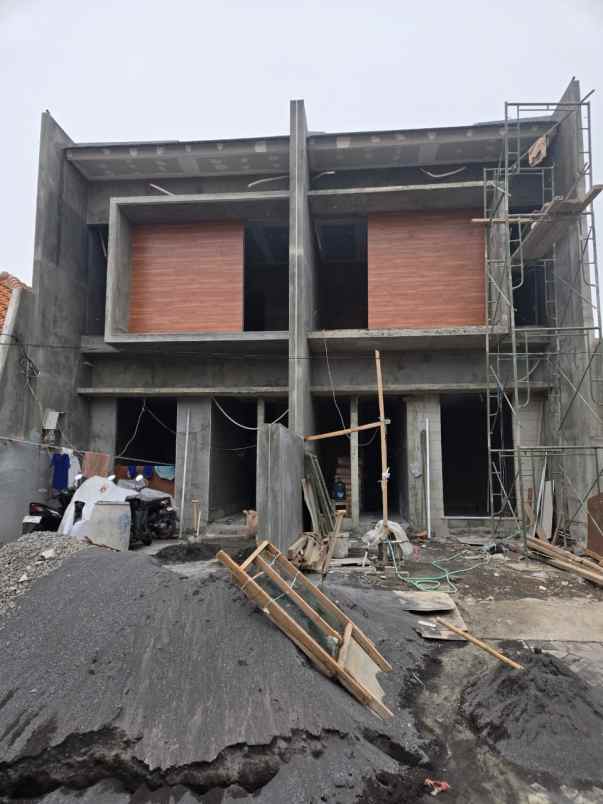 dijual rumah semalang indah