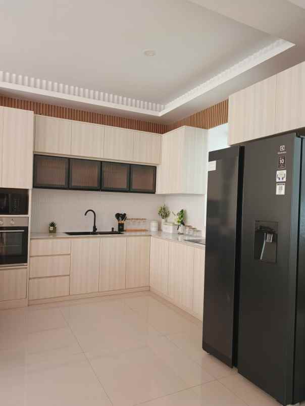 dijual rumah setra duta