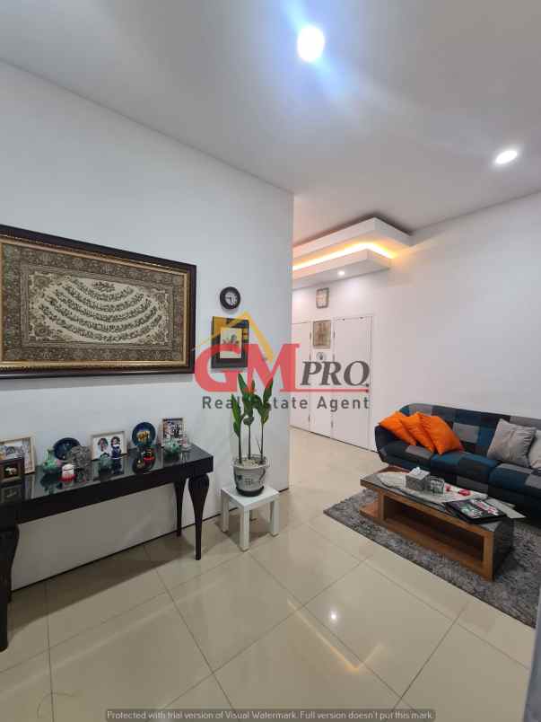 dijual rumah setraduta