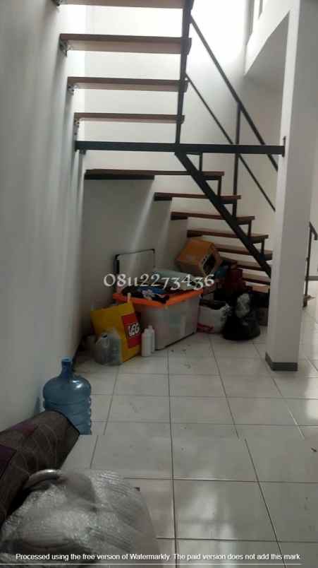 dijual rumah setraduta