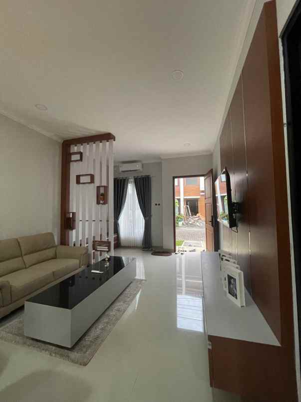 dijual rumah siap huni 2 lantai di tangerang selatan