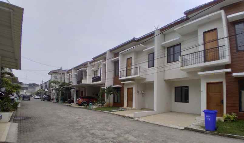 dijual rumah siap huni 2 lantai di tangerang selatan