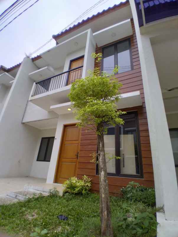 dijual rumah siap huni 2 lantai di tangerang selatan