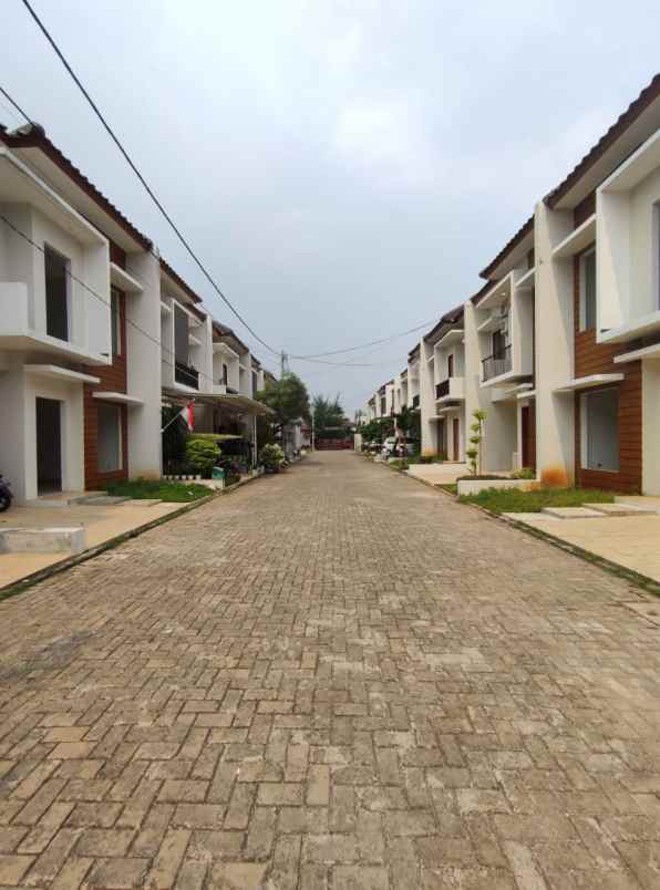 dijual rumah siap huni 2 lantai di tangerang selatan