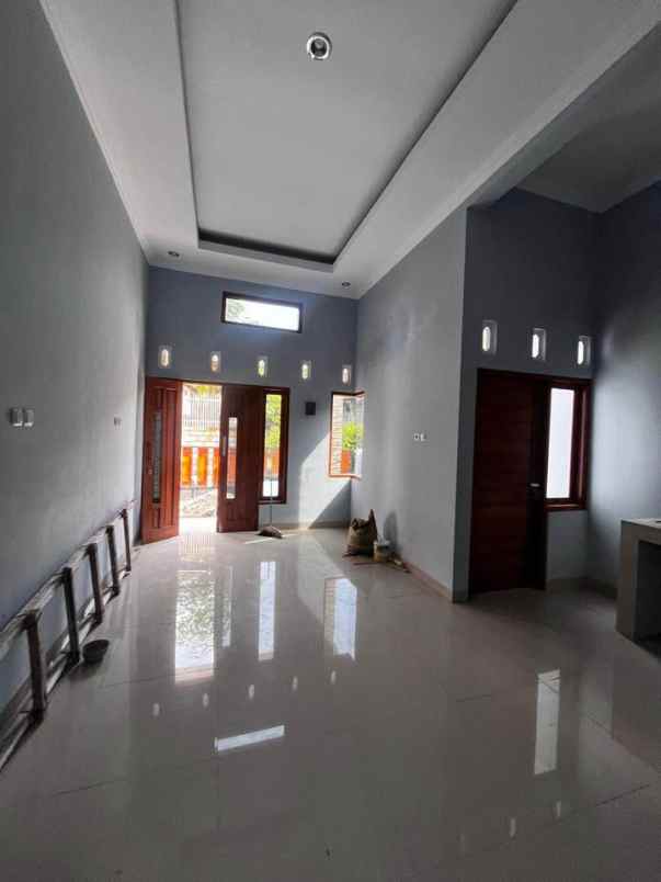 dijual rumah sidomoyo kec godean kab