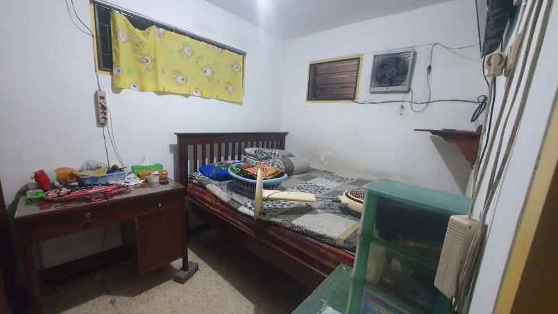 dijual rumah simokerto