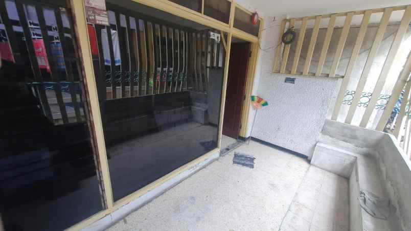 dijual rumah simokerto