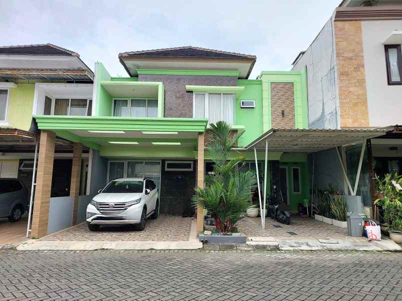 dijual rumah springhills sawojajar