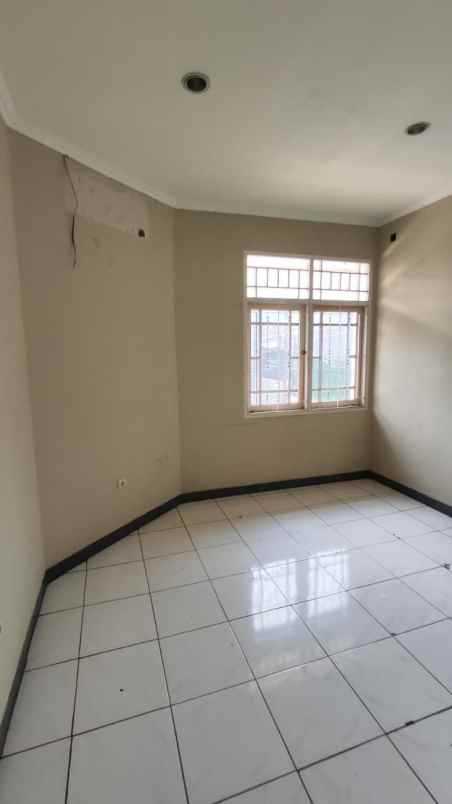dijual rumah strategis pinggir jalan utama di cilandak