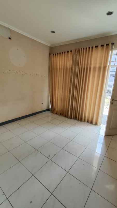 dijual rumah strategis pinggir jalan utama di cilandak