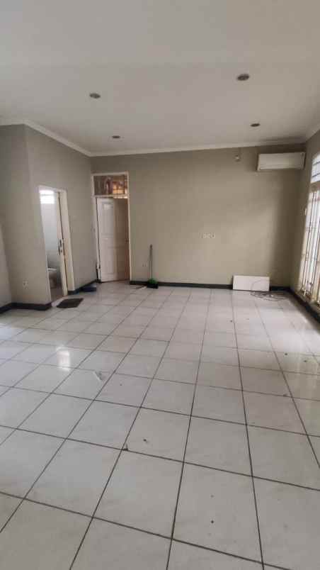 dijual rumah strategis pinggir jalan utama di cilandak
