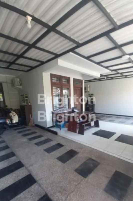 dijual rumah sutorejo prima