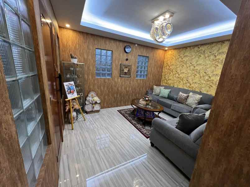 dijual rumah talaga bestari taman palem