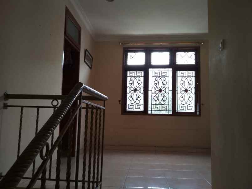 dijual rumah taman nyiur