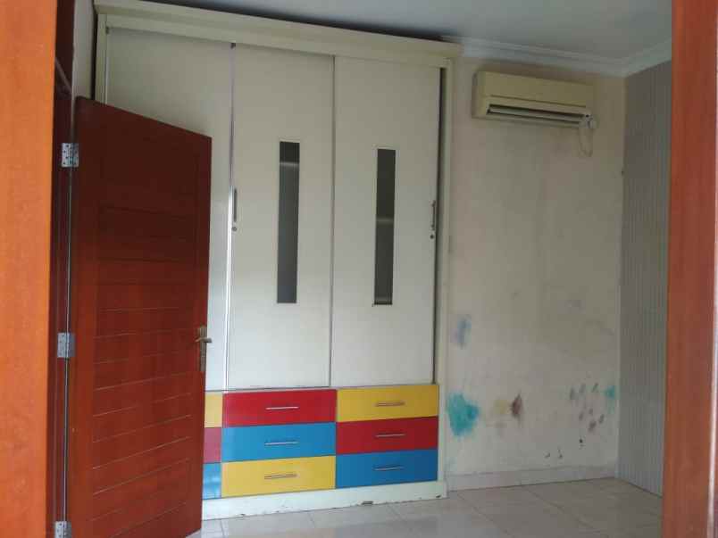 dijual rumah taman nyiur