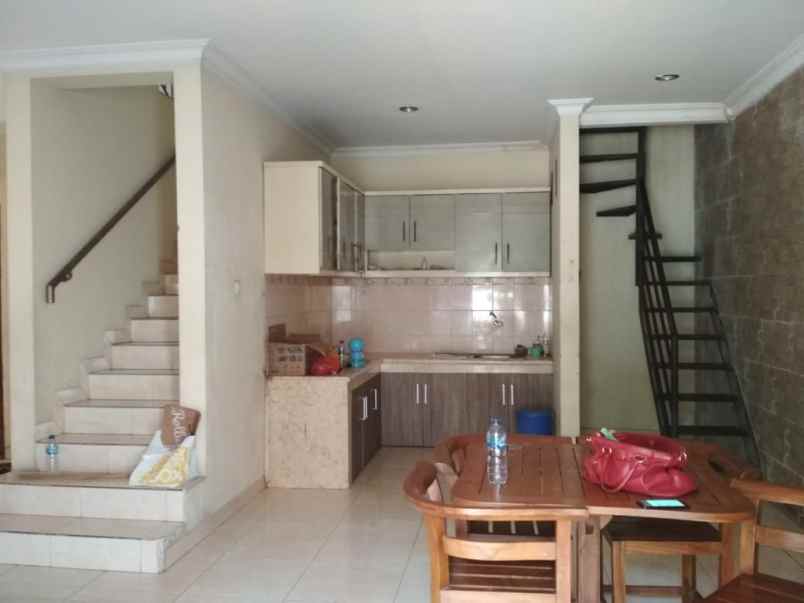 dijual rumah taman nyiur