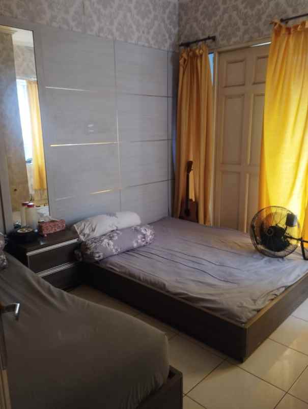 dijual rumah taman semanan indah