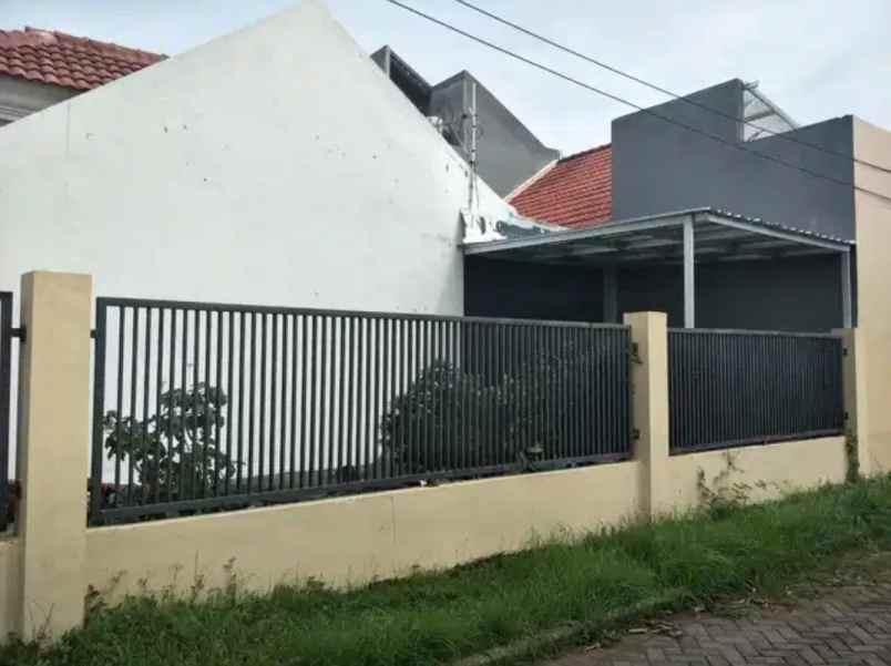 dijual rumah taman wiguna surabaya