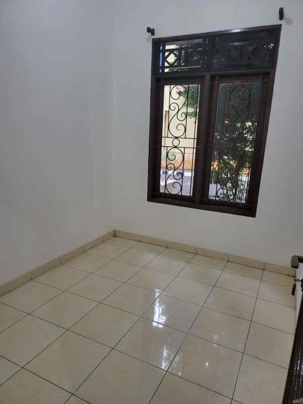 dijual rumah tanjung barat townhouse