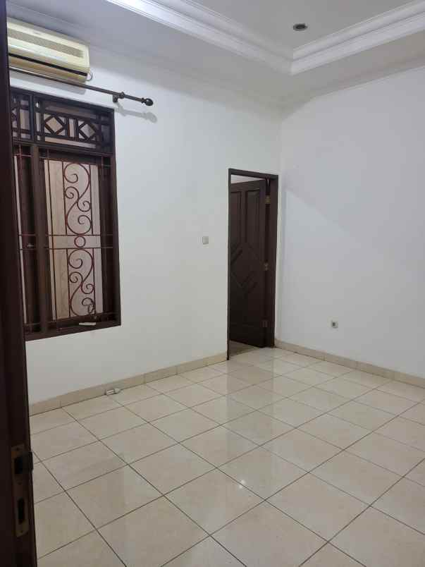 dijual rumah tanjung barat townhouse